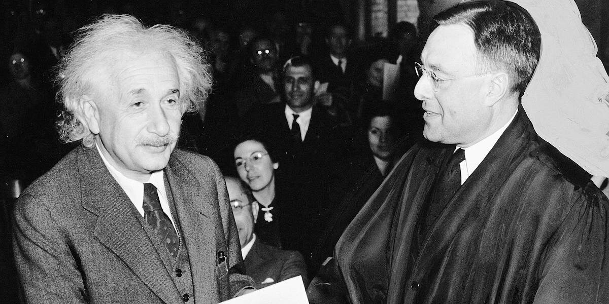 ▷ ALBERT EINSTEIN » El Padre De La Física Moderna